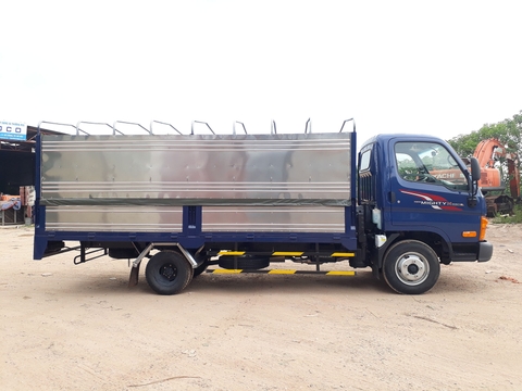 Ô tô tải thùng bạt trên xe HYUNDAI N250SL