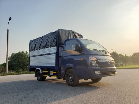 Ô tô tải HYUNDAI H150 thùng mui bạt