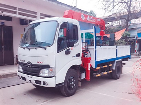 Ô tô tải gắn cẩu HINO XZU650L-HBMMK3/CKGT-UNIC URV234