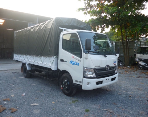 Ô tô tải có mui bạt HINO XZU720L-HKFRL3/CKGT-MB