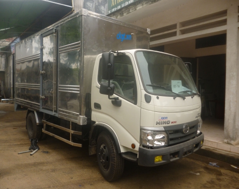 Ô tô tải HINO WU342L thùng kín 5 tấn