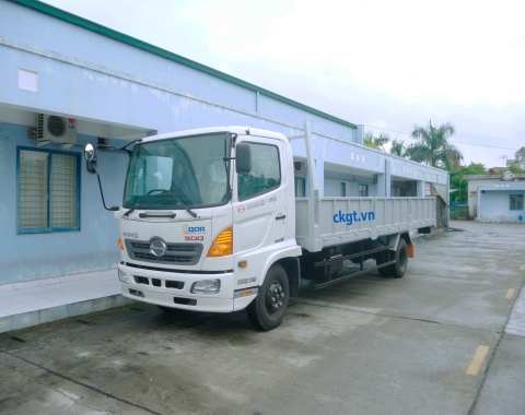 Ô tô tải thùng lửng HINO FC9JLSW/CKGT-TL