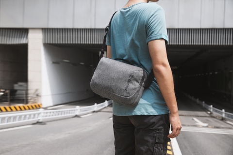 TÚI ĐEO ĐA NĂNG TOMTOC (USA) CROSSBODY FOR TECH ACCESSORIES AND IPAD