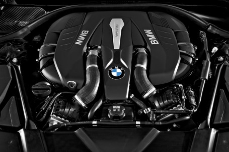 BMW 7-Series dùng chung động cơ với Rolls-Royce? BMW 7-Series dùng chung động cơ với Rolls-Royce?