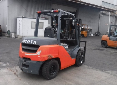 Xe Nâng Dầu 4 Tấn Toyota 8FD40 – Nhập Khẩu Nhật Bản | XeNangCu88.com