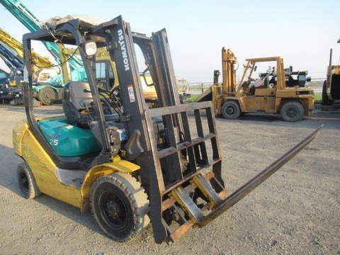 Xe nâng dầu Komatsu 2500kg