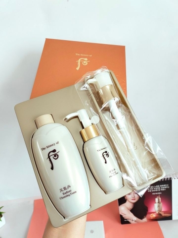 Sữa rửa mặt tái sinh da Whoo Cheongidan Radiant Cleansing Foam