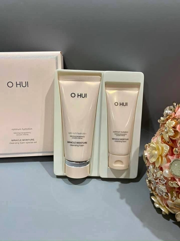 SỮA RỬA MẶT DƯỠNG ẨM OHUI - MIRACLE MOISTURE CLEANSING FOAM