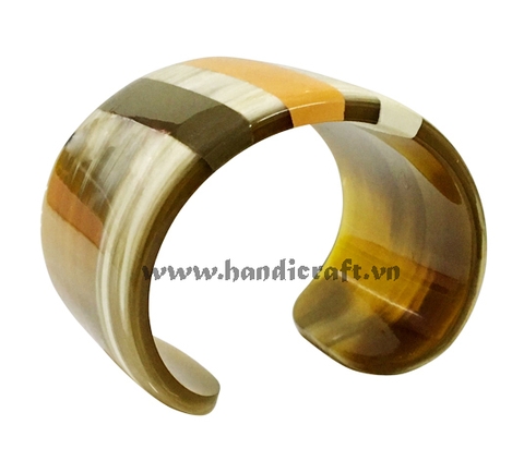 Cuff horn bracelet with lacquer