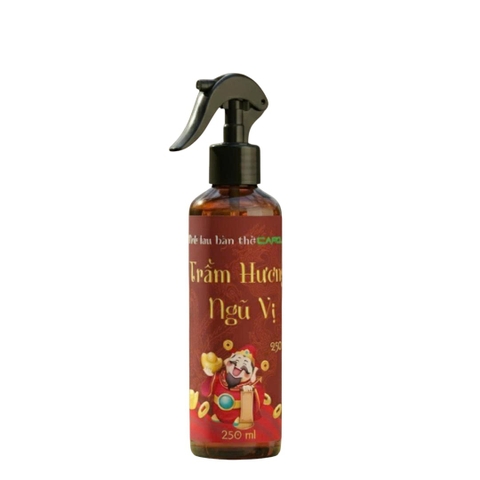 Nước Lau Bàn Thờ Trầm Hương by Caroline 250ml