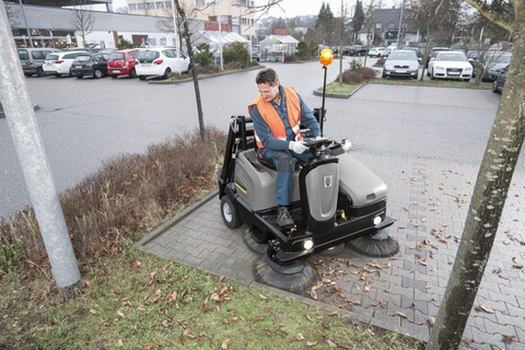 xe-quet-rac-Karcher-KM 125/130-R-D+KSSB