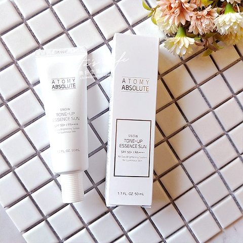 Kem chống nắng chặn tia UV và ánh sáng xanh - Atomy Absolute Snow Tone Up Essence Sun 50ml