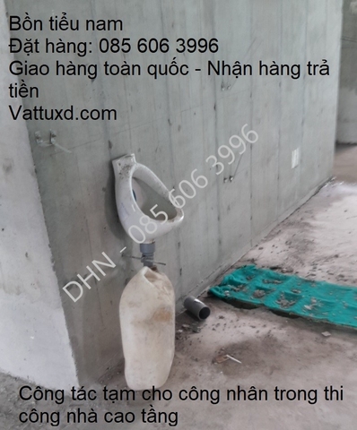 Bồn tiểu nam - Nhà vệ sinh tạm cho công nhân trong thi công nhà cao tầng