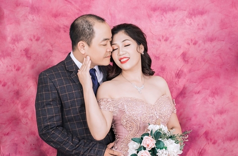 Ảnh cưới kỉ niệm chụp cùng con gái: Anh Nam - Chị Hiền