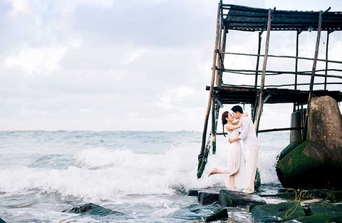 Album ảnh cưới chụp tại Vịnh Lăng Cô đẹp tự nhiên: Đông Quang - Ái Vân