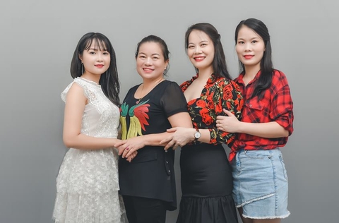 Bộ ảnh kỷ niệm chân dung trong studio cho "những người phụ nữ trong gia đình": chị Thúy - Hà Nội