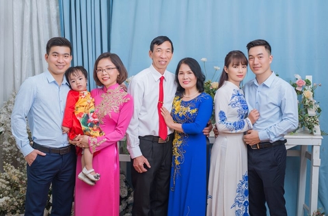 Chụp ảnh gia đình đông người trong studio Rosa Hà Nội: gia đình chị Thúy
