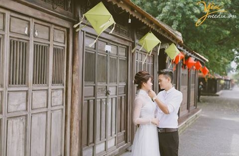 Cặp đôi từ Hà Nội vào Huế chụp ảnh cưới