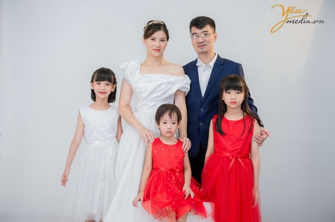 Bộ ảnh gia đình trong studio của chị Phương Anh - anh Thủy