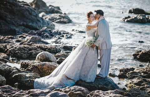 Ngắm bộ ảnh cưới đẹp đến nao lòng ở biển Vinh Hiền