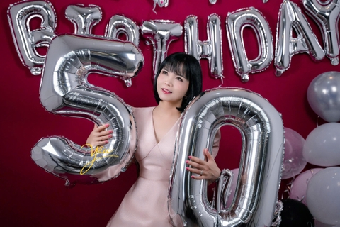 Bộ ảnh chúc mừng sinh nhật được chụp tại Yêu Media