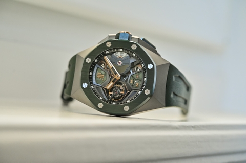 Đồng hồ Royal Oak Concept Flying Tourbillon GMT trình diện trong bộ vỏ xanh lá đổi mới Đồng hồ Royal Oak Concept Flying Tourbillon GMT trình diện trong bộ vỏ xanh lá đổi mới