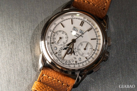 Cận cảnh đồng hồ Patek Philippe Perpetual Calendar Chronograph 5970G Vàng trắng