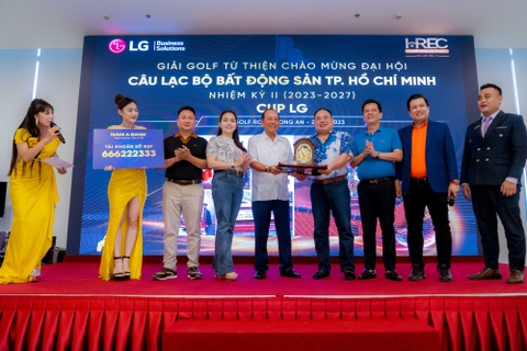 Đồng hồ Hermle Aimee được đấu giá gây quỹ từ thiện cao gấp 13 lần giá hãng  Đồng hồ Hermle Aimee được đấu giá gây quỹ từ thiện cao gấp 13 lần giá hãng