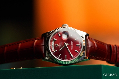 Sức hấp dẫn của gam màu nóng: Rolex Day-Date 118139 Mặt số Cherry Sức hấp dẫn của gam màu nóng: Rolex Day-Date 118139 Mặt số Cherry