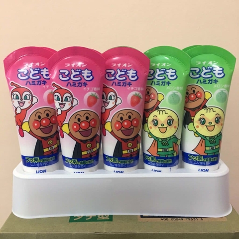 Kem đánh răng trẻ em Lion vị dưa gang và dâu tây của Nhật