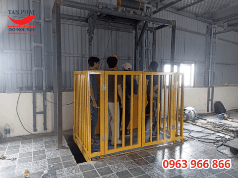 thang nâng thủy lực