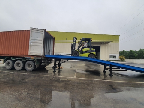 Thi công, lắp đặt cầu lên container tại Tân Phát