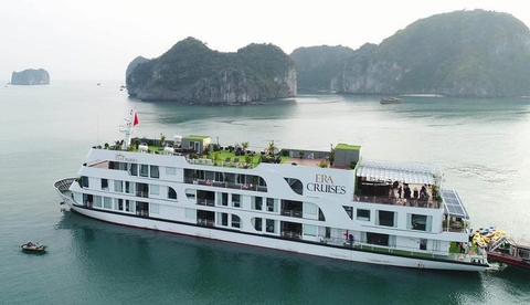 Hoa Tường Vi tổ chức du lịch hè trên du thuyền 5 sao Era Cruise tại Vịnh Hạ Long – Vịnh Lan Hạ