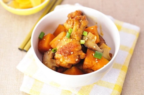 Tuyệt chiêu làm món gà đông tảo nấu bí ngô cực ngon