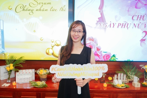 Ngỡ ngãng nhân viên văn phòng tuổi 26 đã xuất hiện nhiều nếp nhăn.