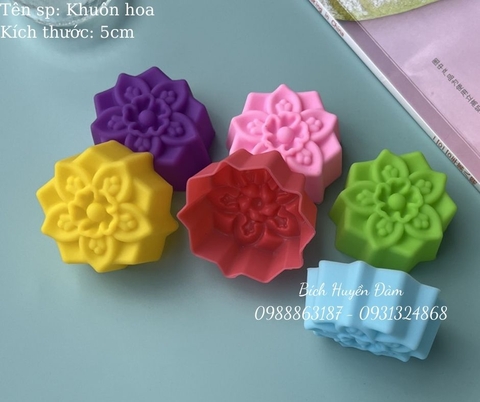 Set 10 khuôn silicon cupcake hoa 5cm