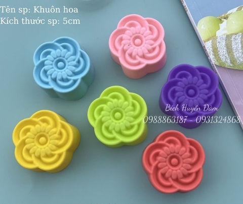 Set 10 khuôn silicon cupcake hoa 5cm