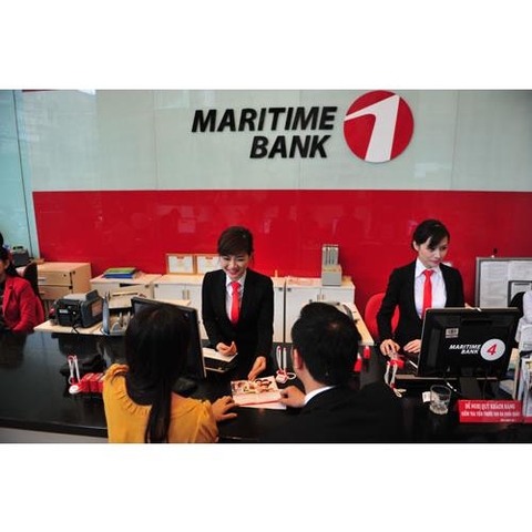 Thu âm lồng tiếng biểu diễn kịch của cán bộ Maritime Bank