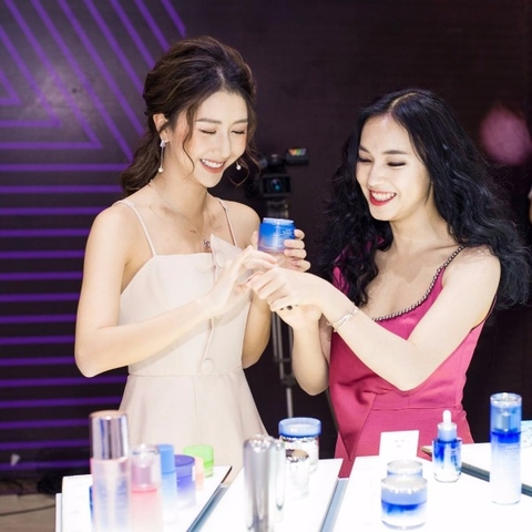 Livestream khai trương cửa hàng Laneige cùng Quỳnh Anh Shyn - Hà Nội