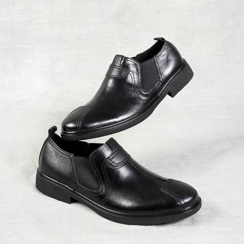 Chụp ảnh sản phẩm giày da cao cấp New Shoes trong studio Hà Nội