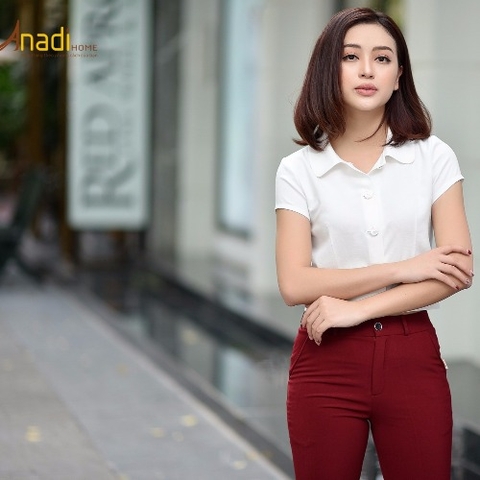 Đọc lời quảng cáo ngoài trời cửa hàng thời trang Anadi Home