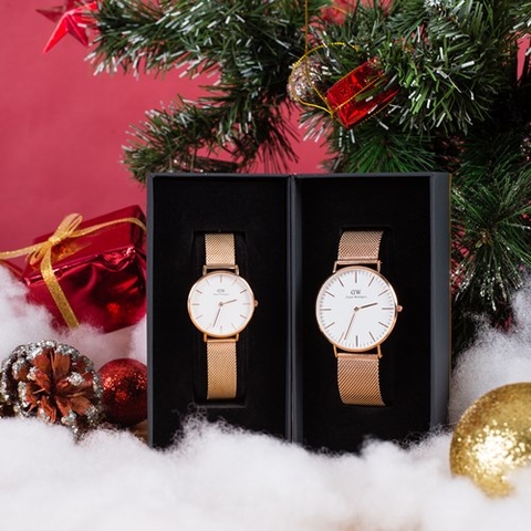 Chụp ảnh đồng hồ đeo tay Daniel Wellington concept Giáng sinh trong studio Hà Nội