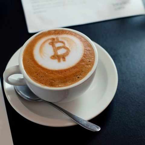 Thu âm quảng cáo lời chào mừng khai trương Bitcoin Coffee