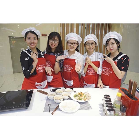 Livestream buổi học nấu ăn tại Ajinomoto Cooking Studio - Hà Nội