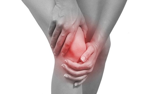 Bị đau đầu gối khi quan hệ có nguy hiểm không ?
