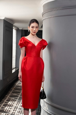 Đầm ôm body hở vai xẻ ngực xếp ly eo
