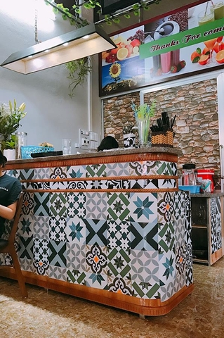 Giấy dán tường gạch bông cho không gian luôn mới