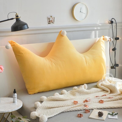 Điểm tô phòng ngủ với gối vương miện, vừa bảo vệ cột sống, vừa giúp giấc ngủ ngon