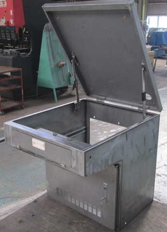 Khung vỏ bàn điều khiển hệ thống tự động trong nhà máy