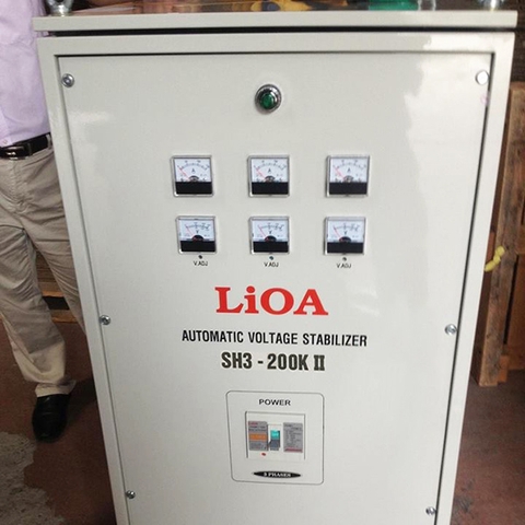 ỔN ÁP LIOA 200KVA 3 PHA 200KW SH3-200K II ĐỜI MỚI 2021 GIÁ BAO NHIÊU?